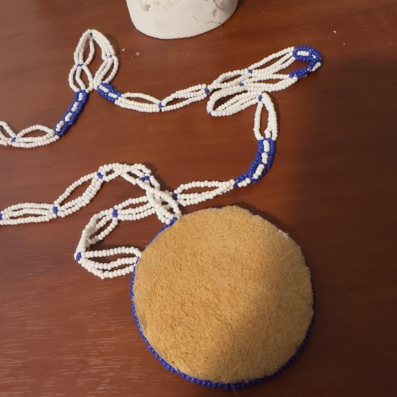 Native American-style beaded medallion necklace - Picture 2 of 4